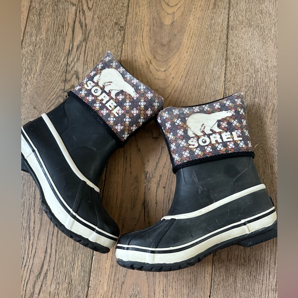SOREL Black & white pull on  Rain Boots With Warming Inserts big kids 3